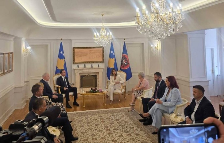 Takohen liderët e partive në Presidencë, mungojnë PDK, LDK e AAK Takohen liderët e partive në Presidencë, mungojnë PDK, LDK e AAK