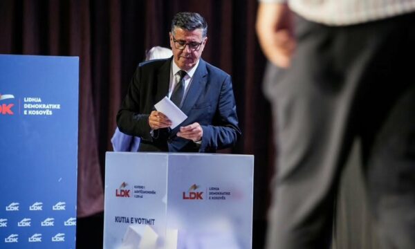 Marrëveshje për Kuvend, Qeveri, Presidencë ose asgjë, Lutfi Haziri: Nëse VV ka vullnet, LDK i mbyllë për 24 orë të gjitha çështjet Marrëveshje për Kuvend, Qeveri, Presidencë ose asgjë, Lutfi Haziri: Nëse VV ka vullnet, LDK i mbyllë për 24 orë të gjitha çështjet