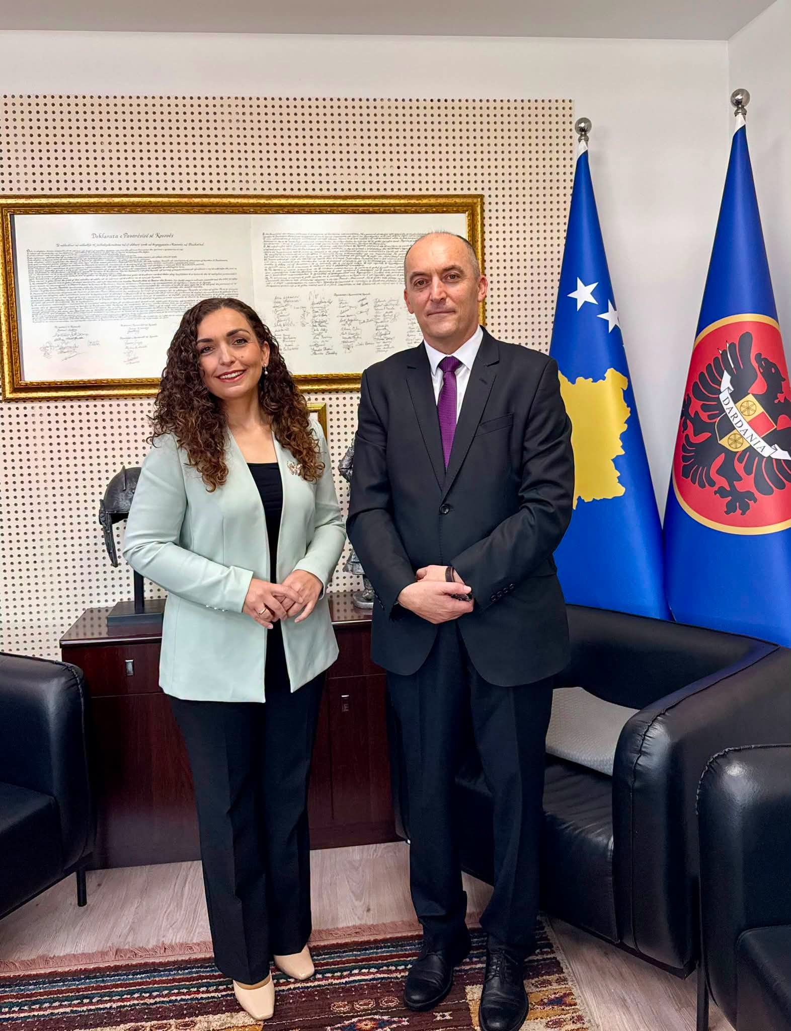 Vjosa Osmani mbështet Bekim Sejdiun për President: “Një profesionist i dëshmuar dhe njeri me integritet” Vjosa Osmani mbështet Bekim Sejdiun për President: “Një profesionist i dëshmuar dhe njeri me integritet”