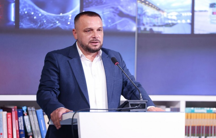 Kosova ofron ndihmë për Shqipërinë dhe Malin e Zi në përballjen me zjarret, Maqedonci: Të gatshëm të kontribuojmë Kosova ofron ndihmë për Shqipërinë dhe Malin e Zi në përballjen me zjarret, Maqedonci: Të gatshëm të kontribuojmë