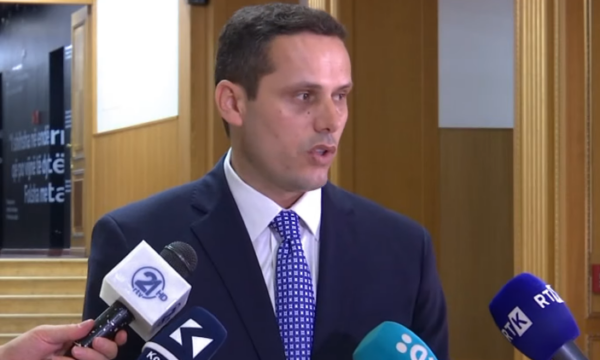 Gruda e citon Kushtetutën: Brenda 30 ditësh duhet të përfundojë konstituimi, është e shkruar si e zeza në të bardhë
