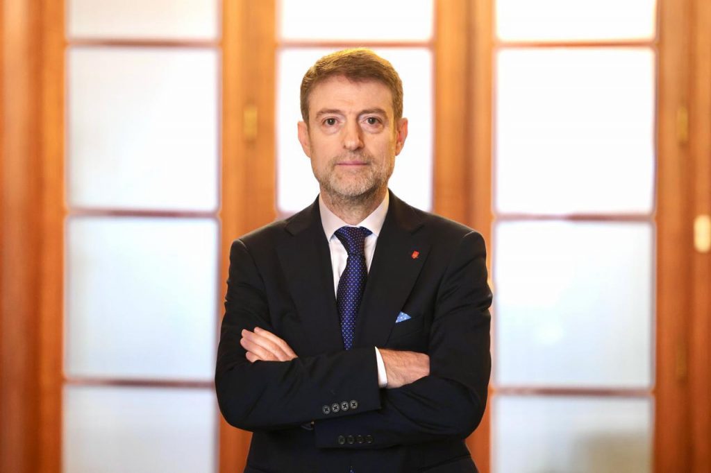 Hoxha reagon ndaj Vuçiçit: Shqipëria kundër çdo ndryshimi të njëanshëm të rrjedhës së lumit Ibër