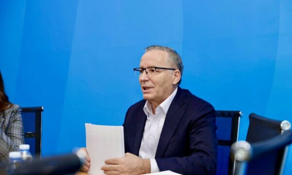 Kurti me ftesë të re për Bedri Hamzën, Kryetari i PDK i përgjigjet: Mbesim në opozitë, konstituoje Kuvendin Kurti me ftesë të re për Bedri Hamzën, Kryetari i PDK i përgjigjet: Mbesim në opozitë, konstituoje Kuvendin