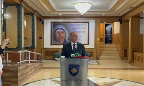 Hamza pas ndërprerjes së seancës: Sjellje e papërgjegjshme – s’ka më takime me VV’në, janë pa përmbajtje