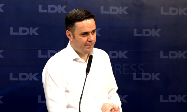 Abdixhiku shpalos vendimin e ri të LDK: Tërhiqemi nga kërkesa për pjesëmarrje në Qeveri dhe për Presidentin, mbesim opozitë