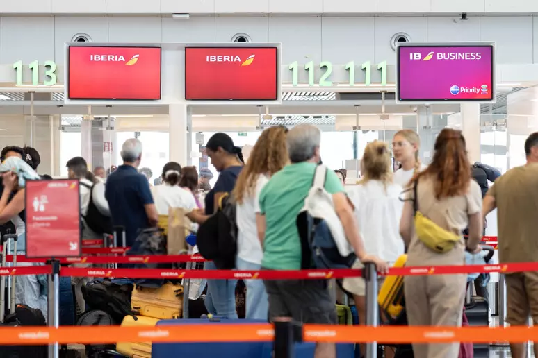 Rriten tensionet kufitare në BE/ Spanja nis kontrollet e rastësishme për udhëtarët nga Italia, reagon Brukseli Rriten tensionet kufitare në BE/ Spanja nis kontrollet e rastësishme për udhëtarët nga Italia, reagon Brukseli