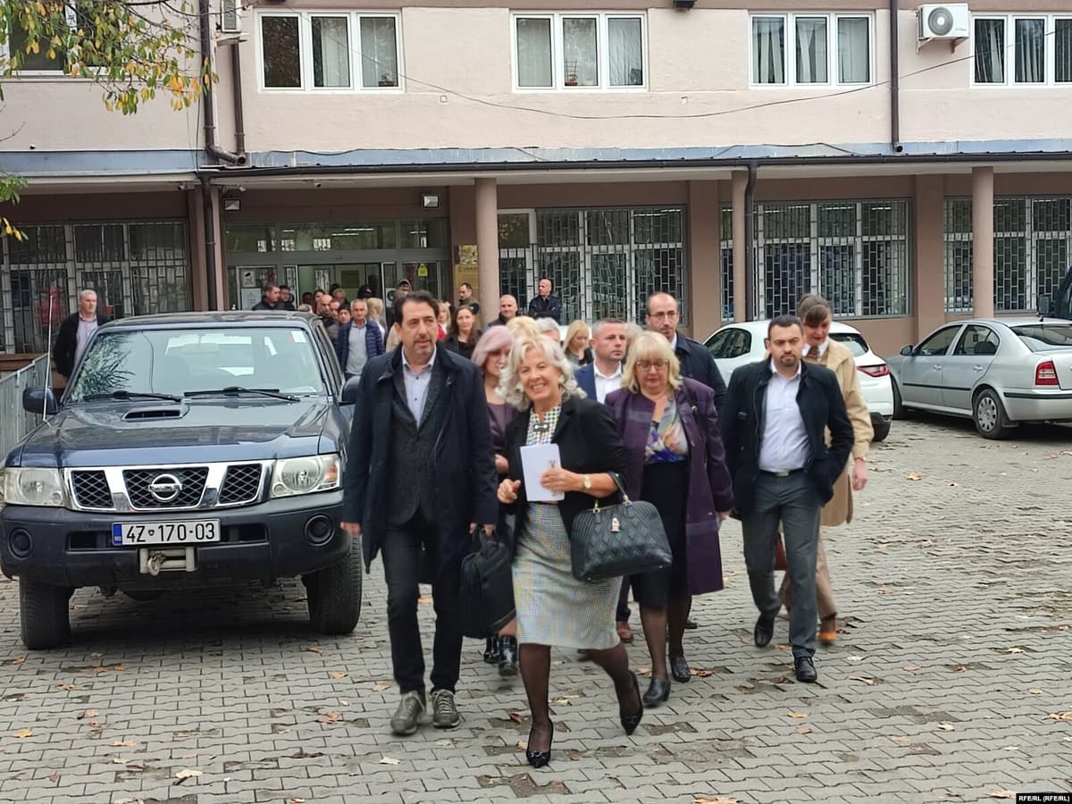 BE-ja shpreh keqardhje për vendimin e KGjK-së për gjyqtarët serbë BE-ja shpreh keqardhje për vendimin e KGjK-së për gjyqtarët serbë