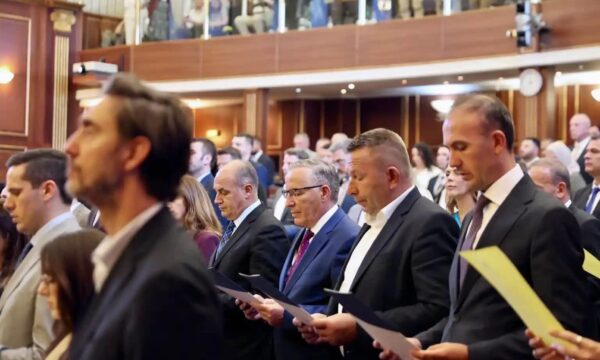 PDK me kërkesë zyrtare Deharit: Thirrni vazhdimin e seancës konstituive nesër; në orën 11:00 do të jemi në Kuvend