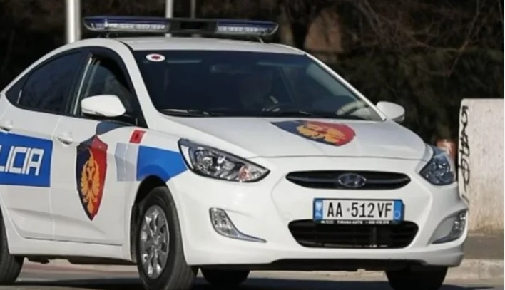 E rëndë në Ksamil/ Vritet me thikë shtetasi francez, gjendet në shezlonget e plazhit. Autori në arrati