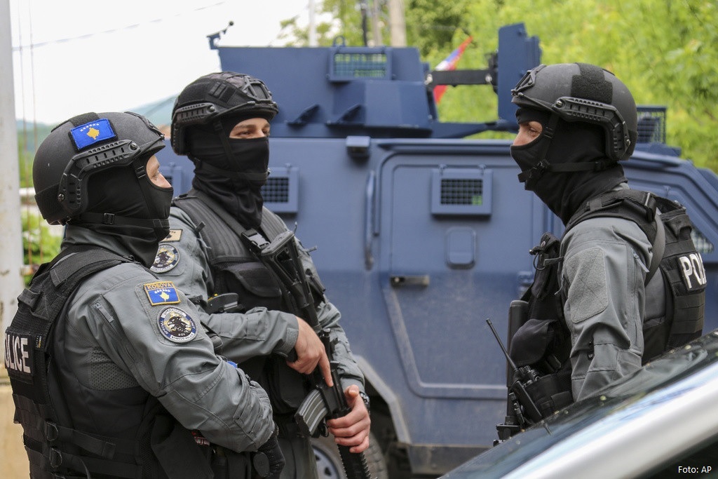 Policia “zbarkon” në veri, kontrolle për armëmbajtje të paligjshme