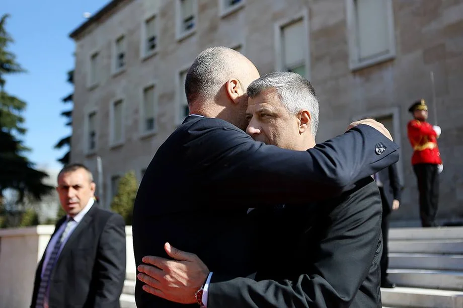 Edi Rama shkruan për Hagën në ditën e Marshit: Farsa është në ditët e fundit, Thaçi do të triumfojë sikurse Kosova