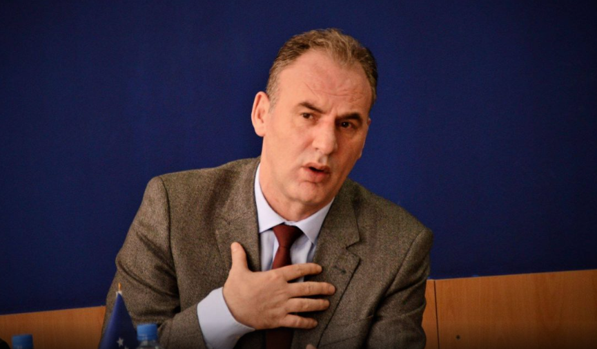 Limaj: Me dinjitet ta presim nesër vendimin, luftën tonë s’do ta njollosë askush Limaj: Me dinjitet ta presim nesër vendimin, luftën tonë s’do ta njollosë askush