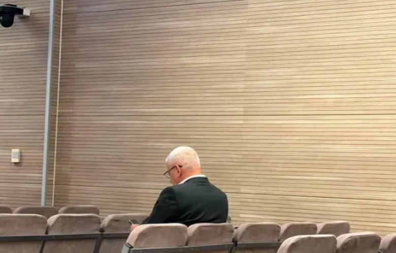 Sveçla shpallet fajtor për hedhjen e gazit lotsjellës në Kuvend