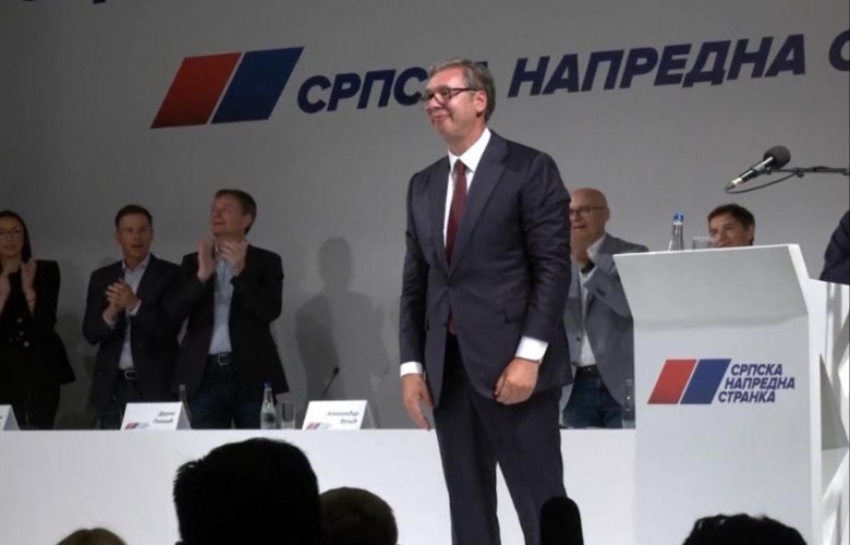 Vuçiq nga Presidenca sërish synon Qeverinë, studentët do ta sfidojnë në zgjedhje Vuçiq nga Presidenca sërish synon Qeverinë, studentët do ta sfidojnë në zgjedhje