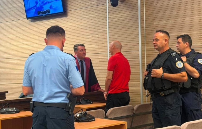 Fillon seanca fillestare ndaj Fatmir Shehollit, deklarohet i pafajshëm Fillon seanca fillestare ndaj Fatmir Shehollit, deklarohet i pafajshëm