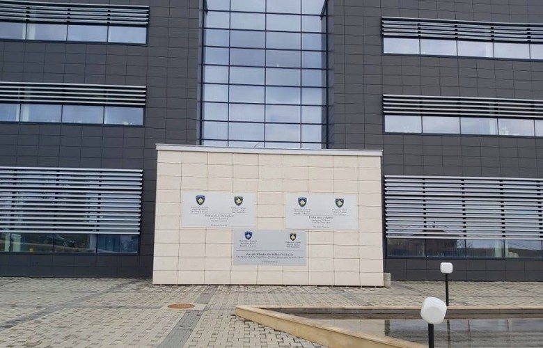 Pesë të arrestuar për dyshime për tjetërsimin prone në vlerë 1.5 milion euro Pesë të arrestuar për dyshime për tjetërsimin prone në vlerë 1.5 milion euro