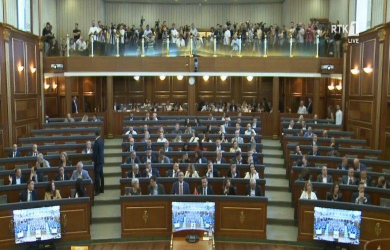 Shtyhet seanca konstituive, vazhdon të premten Shtyhet seanca konstituive, vazhdon të premten