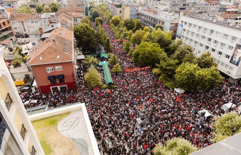 Studentët marshojnë sot në Prishtinë kundër aktgjykimit të Speciales Studentët marshojnë sot në Prishtinë kundër aktgjykimit të Speciales