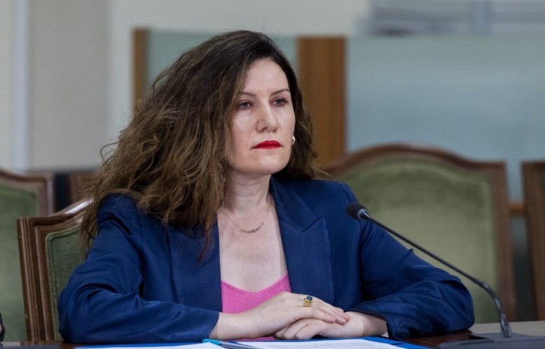 Arrest shtëpiak për drejtoreshën e SHISH-it dhe pezullim nga detyra