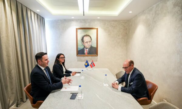 Abdixhiku për zhvillimet e sotme në Kuvend: Qëndrimet e LDK në funksion të mbrojtjes së Republikës Abdixhiku për zhvillimet e sotme në Kuvend: Qëndrimet e LDK në funksion të mbrojtjes së Republikës