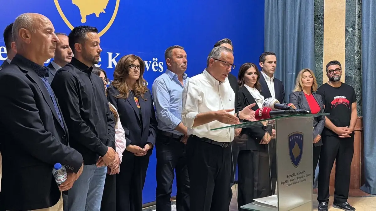 PDK dorëzon në Kuvend Projektligjin për ndryshimin e Ligjit për Dhomat e Specializuara PDK dorëzon në Kuvend Projektligjin për ndryshimin e Ligjit për Dhomat e Specializuara