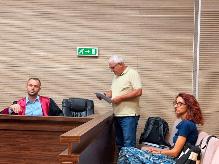 Hedhja e gazit në Kuvend: Gjykata vendos për Xhelal Sveçlën Hedhja e gazit në Kuvend: Gjykata vendos për Xhelal Sveçlën