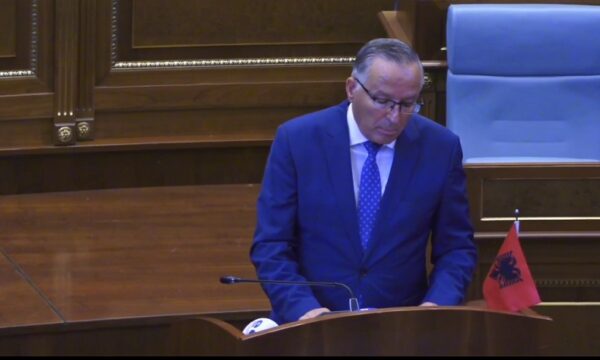 Hamza i përgjigjet VV’së pasi caktuan seancën më 9 shtator: E shkelën edhe afatin e tyre, nga sot PDK vepron në forma tjera Hamza i përgjigjet VV’së pasi caktuan seancën më 9 shtator: E shkelën edhe afatin e tyre, nga sot PDK vepron në forma tjera