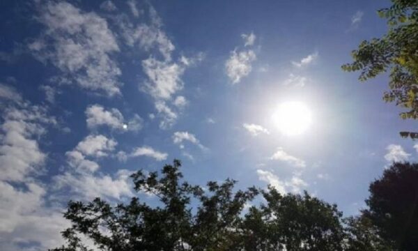 Largohet i nxehti i madh, gjatë kësaj jave temperaturat bien nën 30 gradë Largohet i nxehti i madh, gjatë kësaj jave temperaturat bien nën 30 gradë