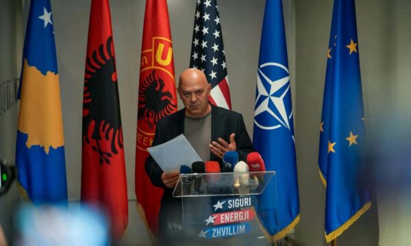 Gjini: Seanca e thirrur nga Dehari anti-kushtetuese, bëj thirrje që edhe PDK e LDK të mos bëhen pjesë e saj Gjini: Seanca e thirrur nga Dehari anti-kushtetuese, bëj thirrje që edhe PDK e LDK të mos bëhen pjesë e saj