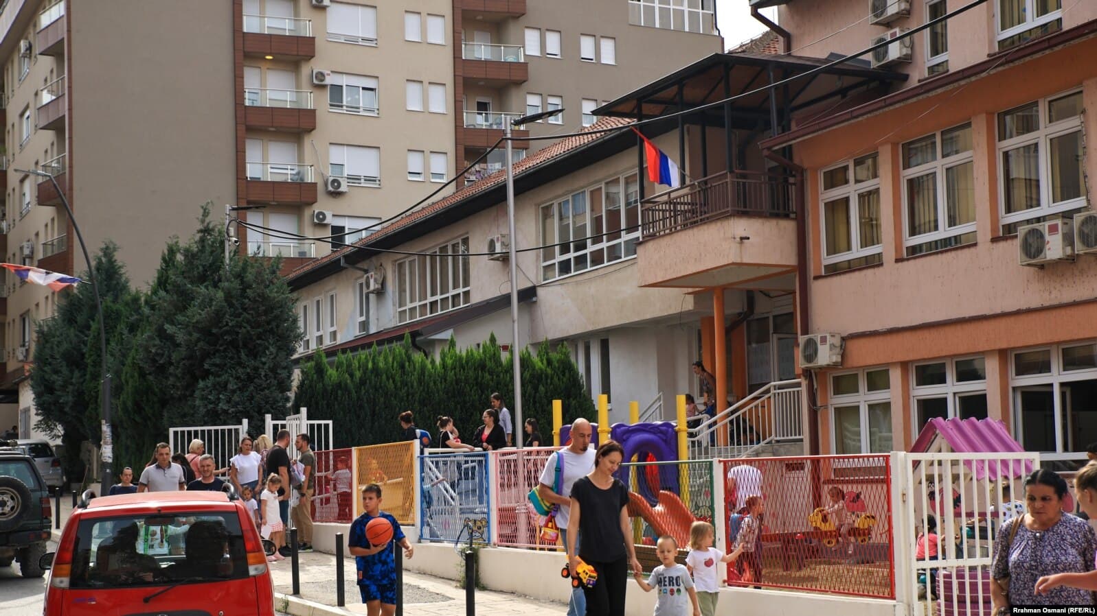 Hulumtimi i CASA-s: 99 për qind e serbëve në Kosovë kundër integrimit të sistemit arsimor