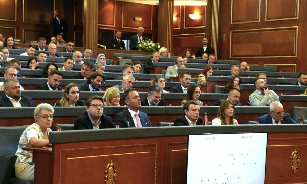 Seanca e 9 shtatorit, si u shkel edhe afati i “caktuar” nga VV për konstituimin e Kuvendit