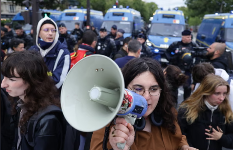 Macron ndalon protestat e paligjshme në Francë, ashpërsohen masat pas trazirave