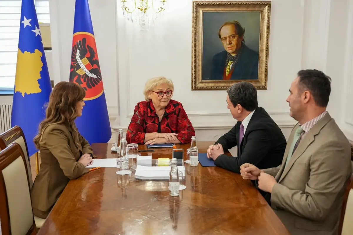 Shiroka Pula takohet me Kurtin, Haxhiun e Konjufcën, diskutohet edhe strategjia për ish-krerët e UÇK-së Shiroka Pula takohet me Kurtin, Haxhiun e Konjufcën, diskutohet edhe strategjia për ish-krerët e UÇK-së