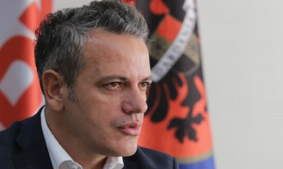 Gashi thotë se LDK i ndërroi tre palë qëndrime për 18 muaj në raport me Kurtin: Koha të kthehemi te vetja Gashi thotë se LDK i ndërroi tre palë qëndrime për 18 muaj në raport me Kurtin: Koha të kthehemi te vetja