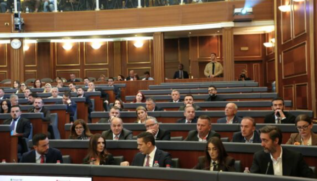 Dekretim apo kthim në Kuvend? PDK pritet të deklarohet sot për Ligjin për Specialen Dekretim apo kthim në Kuvend? PDK pritet të deklarohet sot për Ligjin për Specialen