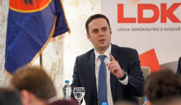 Abdixhiku iu përgjigjet Ramës e tjerëve në LDK:  Kam mandat deri në nëntor të 2027-ës