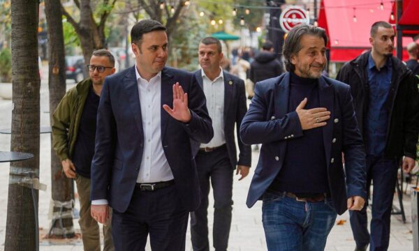 Rama për raportet me Abdixhikun: Unë s’i kam prishur, i përmbahem marrëveshjes, s’lejoj me m’u përzi në kryeqytet Rama për raportet me Abdixhikun: Unë s’i kam prishur, i përmbahem marrëveshjes, s’lejoj me m’u përzi në kryeqytet