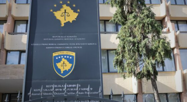 Aktakuzë ndaj 12 personave, dyshohet se pastronin para duke e deklaruar ujin si naftë, dëmi 4.6 milionë Aktakuzë ndaj 12 personave, dyshohet se pastronin para duke e deklaruar ujin si naftë, dëmi 4.6 milionë