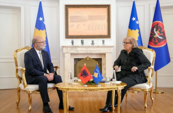 Presidentja Shiroka-Pula takon ambasadorin e Shqipërisë, kërkon rritje të koordinimit në politikën e jashtme