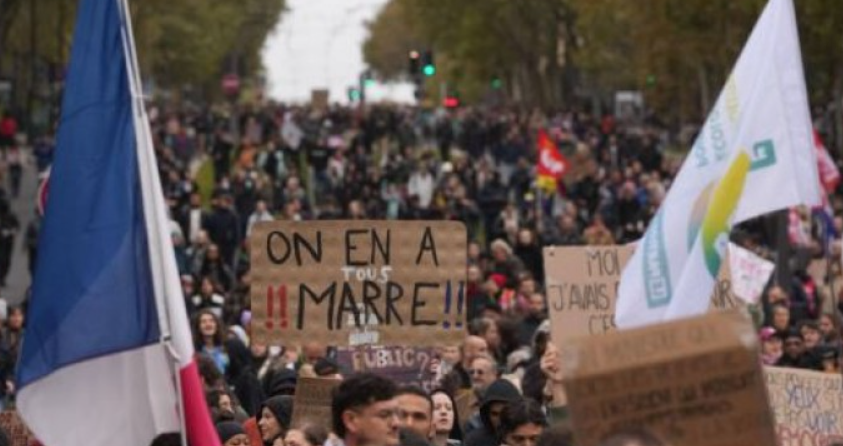 Paralajmërohen protesta të reja, 1.435 të arrestuar në demonstratat në Francë Paralajmërohen protesta të reja, 1.435 të arrestuar në demonstratat në Francë