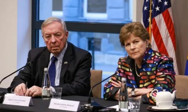 Senatori amerikan: Kosova propozoi marrëveshje financiare për ta bërë Bondsteelin bazë të përhershme të SHBA-së Senatori amerikan: Kosova propozoi marrëveshje financiare për ta bërë Bondsteelin bazë të përhershme të SHBA-së