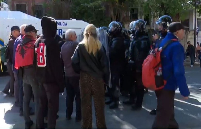 Dita e gjashtë e protestave në Tiranë Dita e gjashtë e protestave në Tiranë