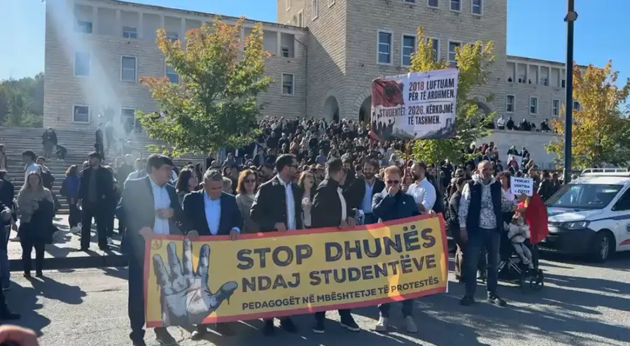Nis bojkoti në të gjitha universitetet publike në Shqipëri Nis bojkoti në të gjitha universitetet publike në Shqipëri