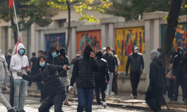 Protestat në Shqipëri – 207 persona të lënduar, mes të tyre edhe 17 kalimtarë