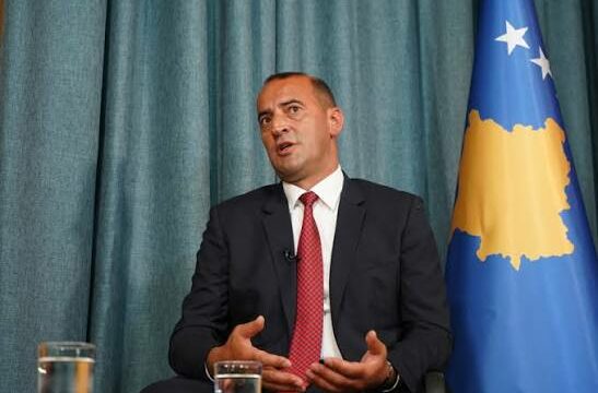 Daut Haradinaj kritika Konjufcës për paraqitjen në OKB: Marre Glauk, bota po na sheh çuditshëm Daut Haradinaj kritika Konjufcës për paraqitjen në OKB: Marre Glauk, bota po na sheh çuditshëm