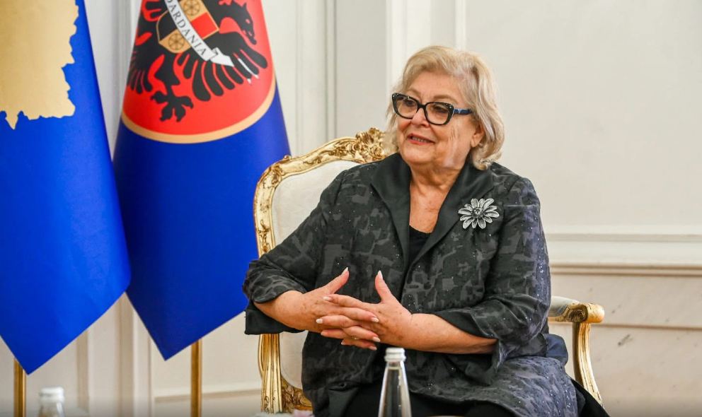 Presidenca: E kemi pranuar Ligjin për Dhomat e Specializuara, presidentja do të veprojë brenda afatit ligjor Presidenca: E kemi pranuar Ligjin për Dhomat e Specializuara, presidentja do të veprojë brenda afatit ligjor