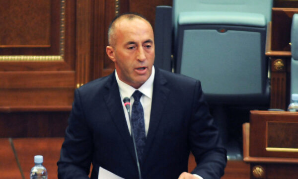 Haradinaj e quan Kurtin ‘sundimtar’: Protestuesve u dha gaz lotsjellës e dajak Haradinaj e quan Kurtin ‘sundimtar’: Protestuesve u dha gaz lotsjellës e dajak